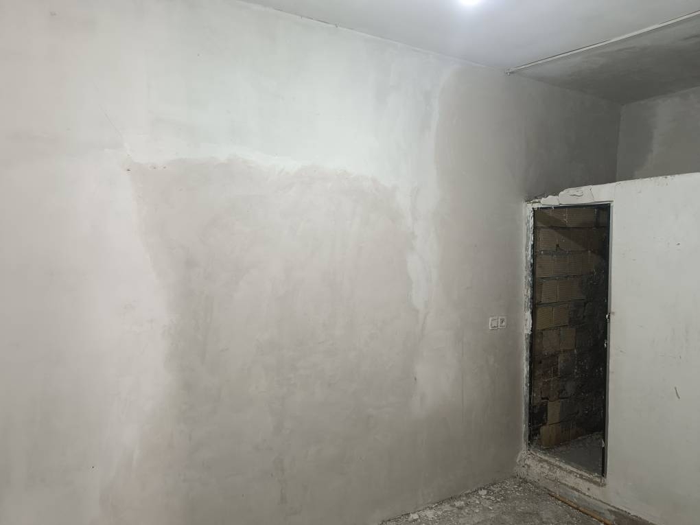 خانه آسیب‌دیده از جنگ پس از بازسازی توسط جهادگران خیریه فردای سبز